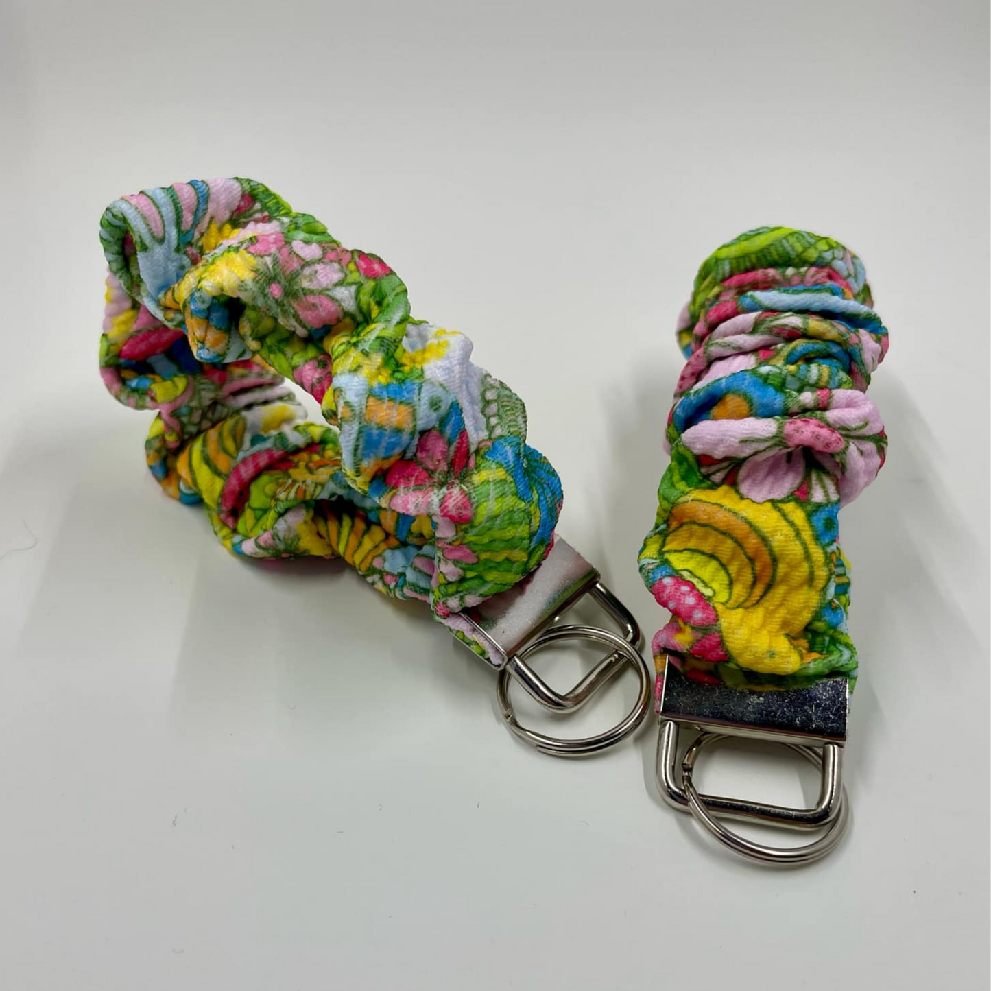 THE BONNIE BLOOMS SCRUNCHIE KEYCHAIN