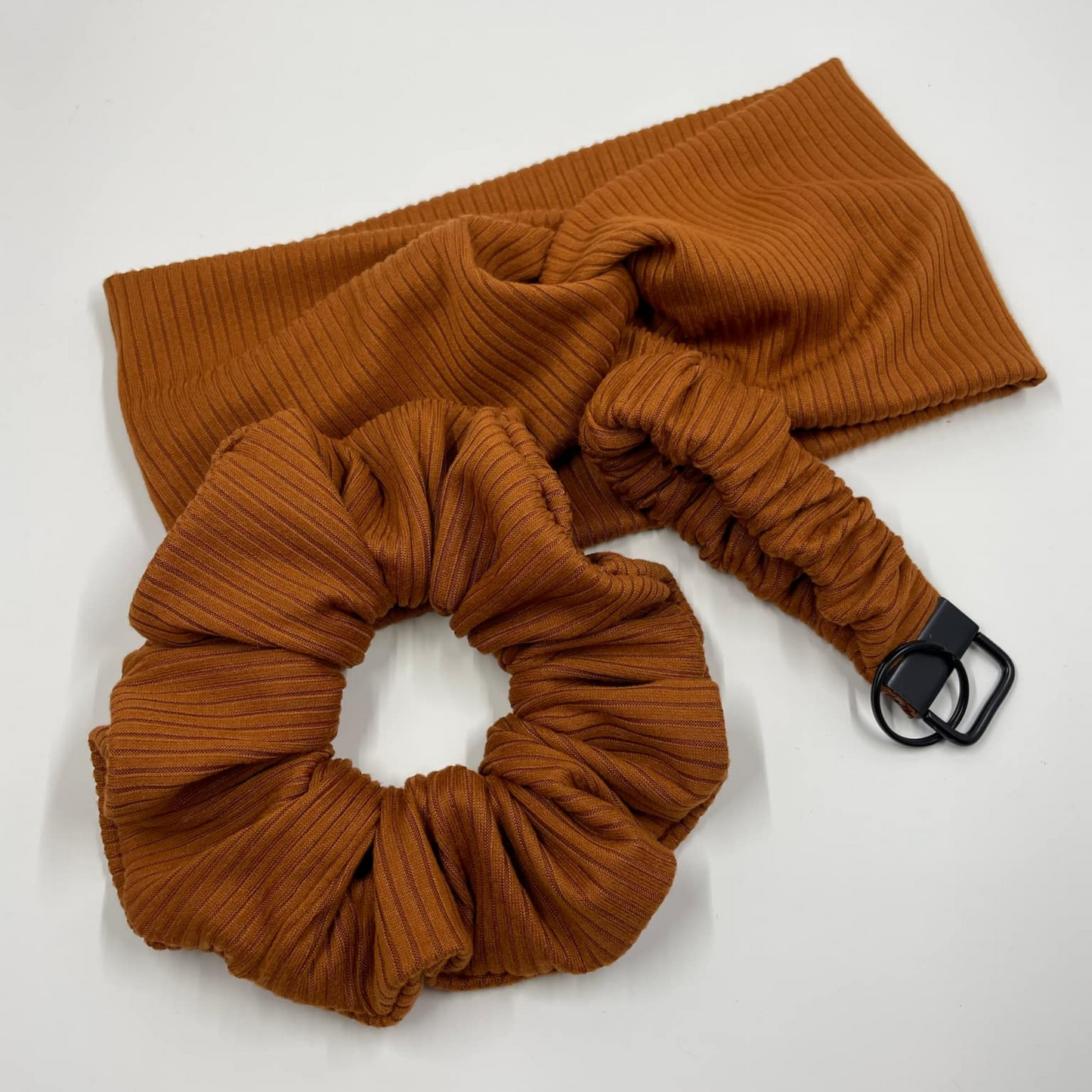 THE CINNAMON GIRL HAIR SCRUNCHIE
