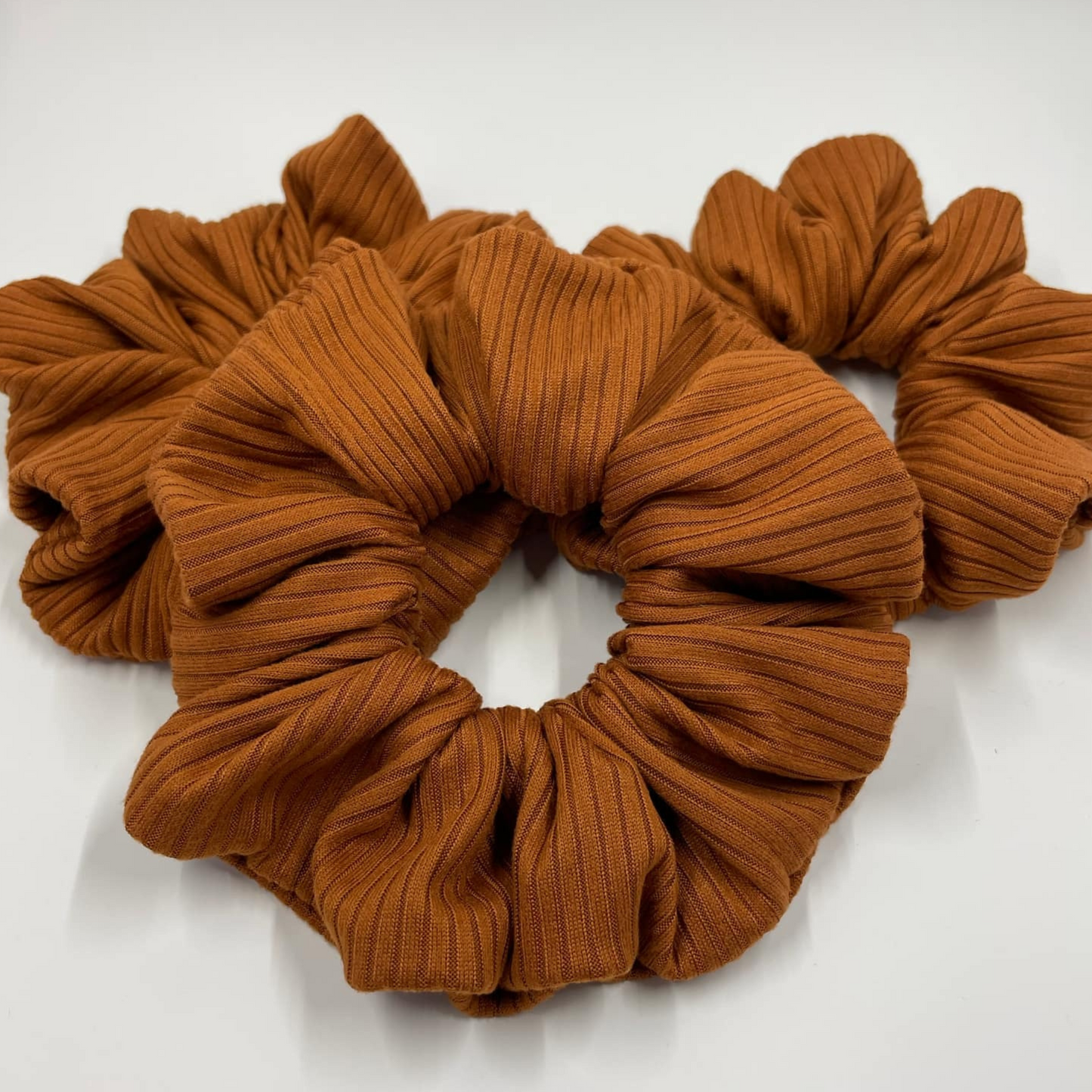 THE CINNAMON GIRL HAIR SCRUNCHIE