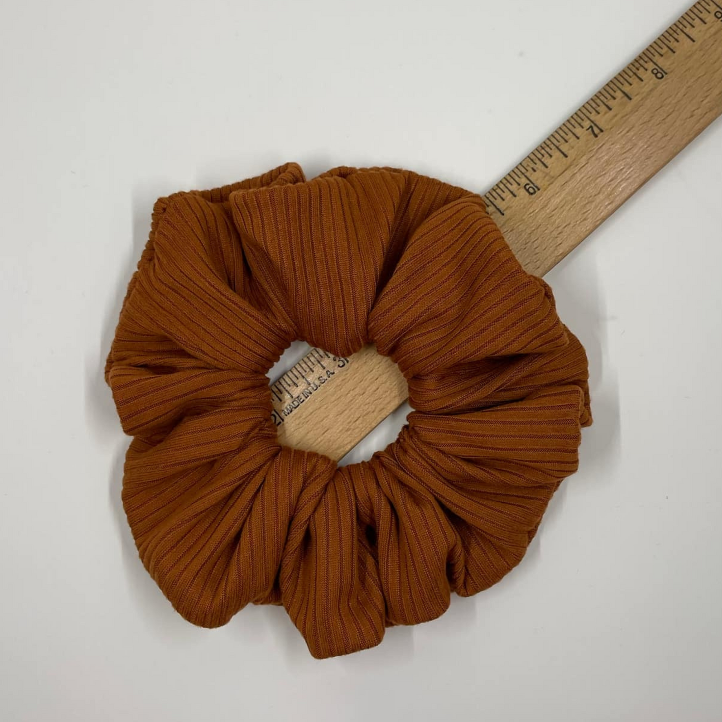 THE CINNAMON GIRL HAIR SCRUNCHIE