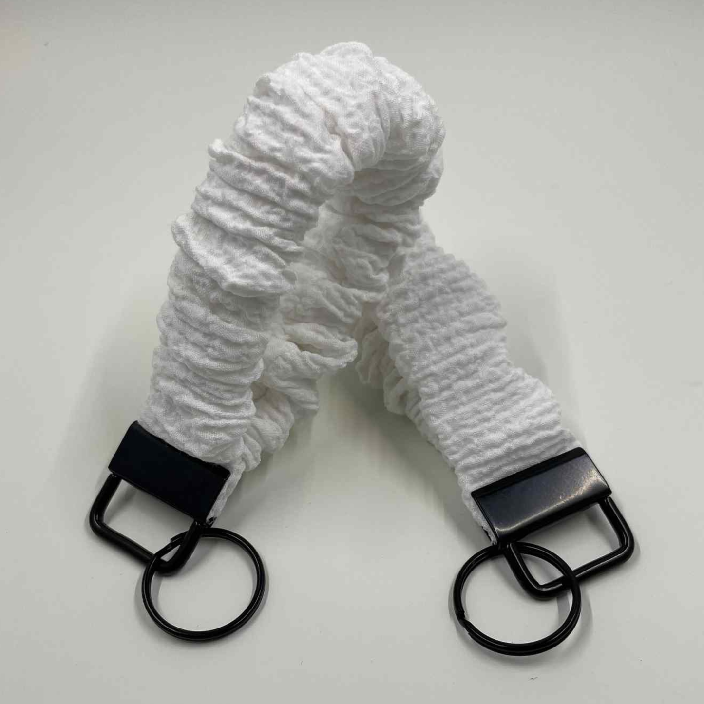 THE EVEREST SCRUNCHIE KEYCHAIN