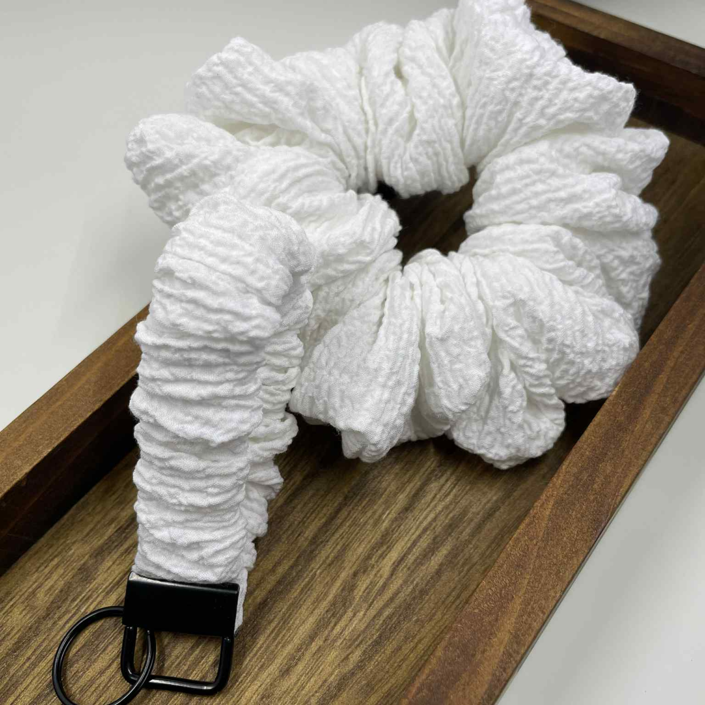 THE EVEREST SCRUNCHIE KEYCHAIN