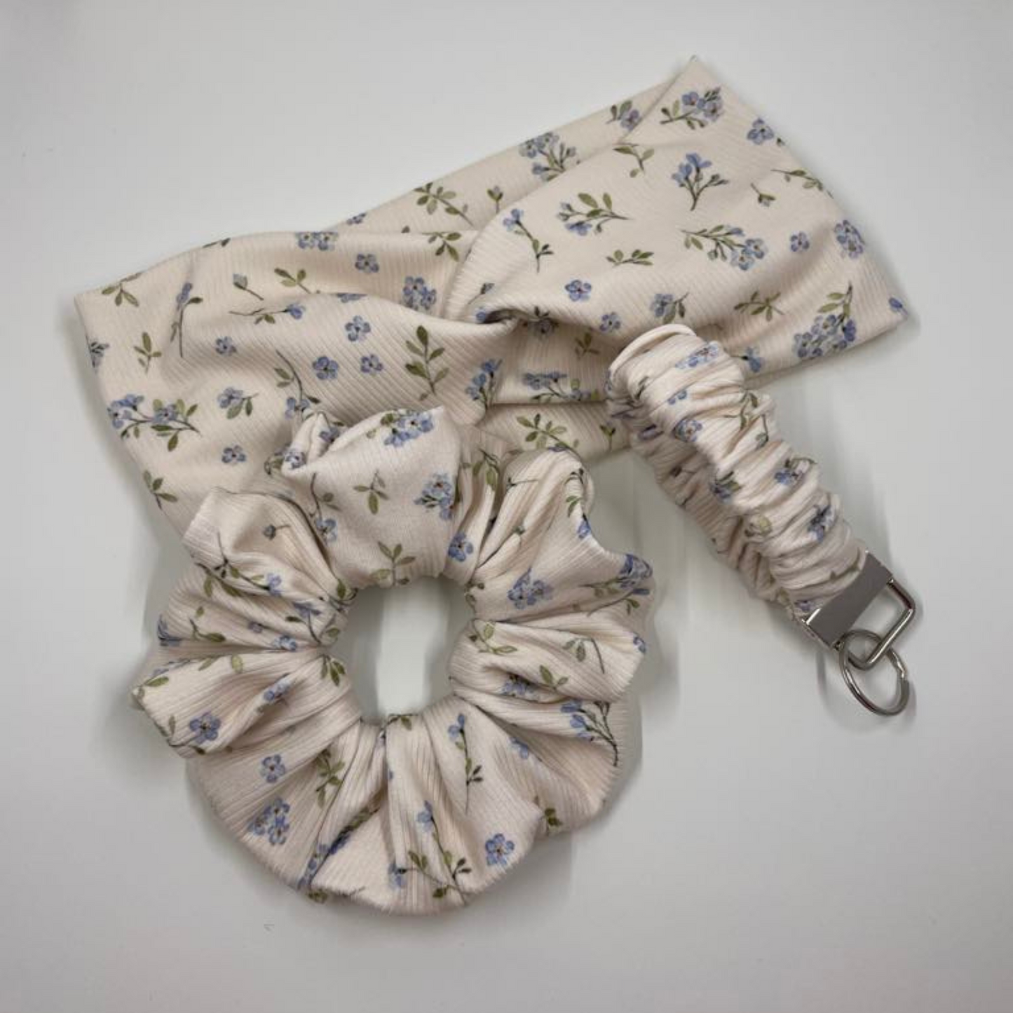 THE VIOLETS ON CREAM HEADBAND