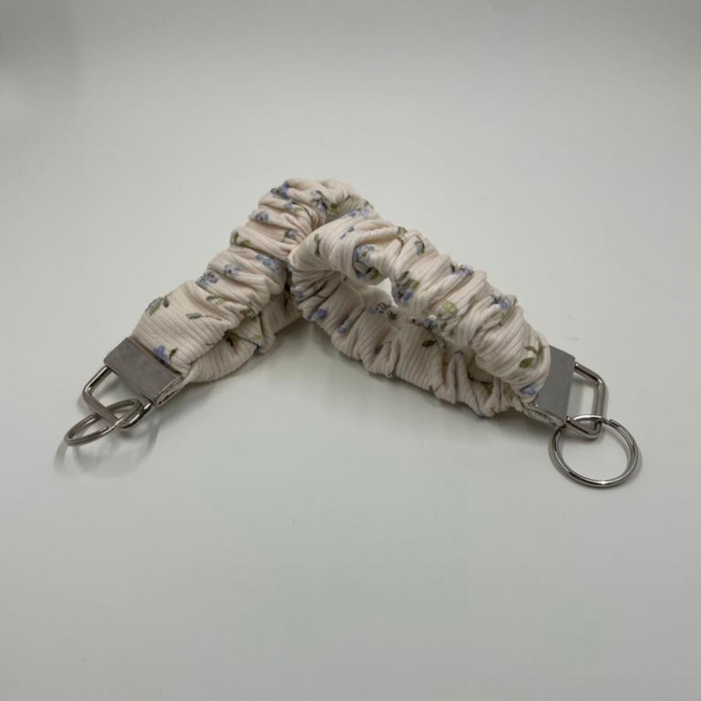 THE VIOLETS ON CREAM SCRUNCHIE KEYCHAIN