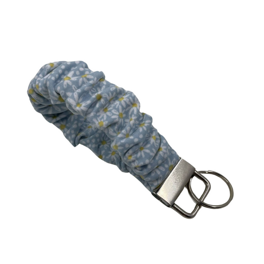 THE DAISY DAYDREAMS SCRUNCHIE KEYCHAIN