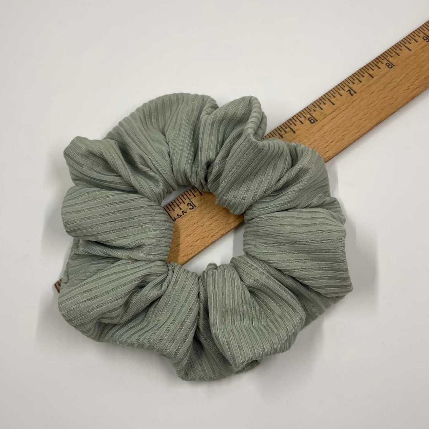 THE MATCHA SAGE HAIR SCRUNCHIE