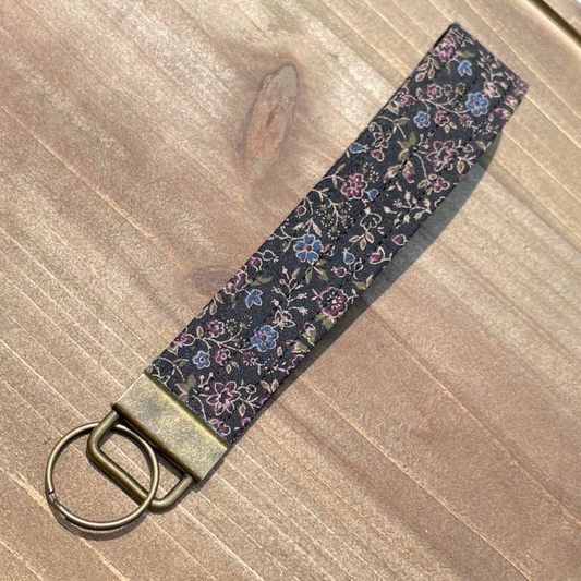 THE POLLY WRISTLET KEYCHAIN