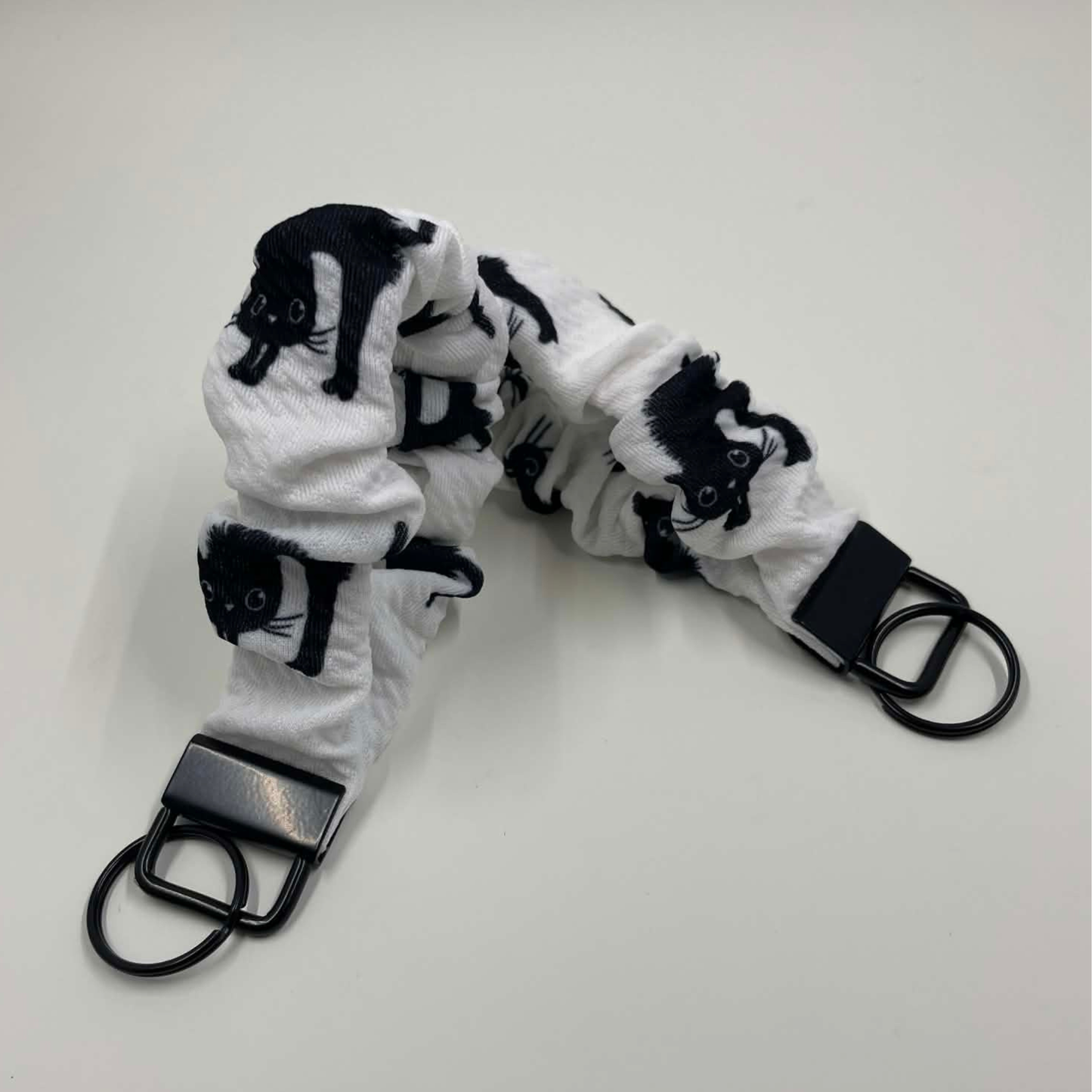 THE SALEM HALLOWEEN SCRUNCHIE KEYCHAIN