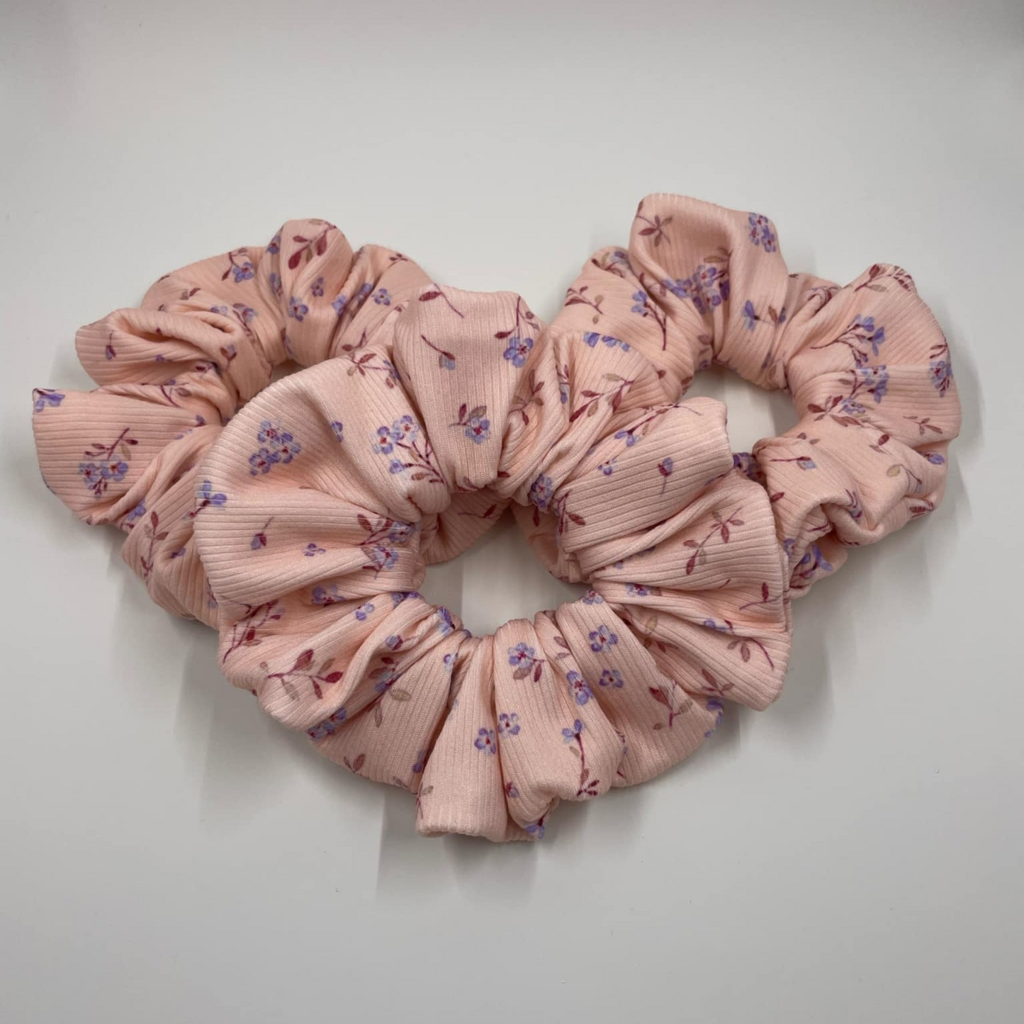THE VIOLETS ON PINK HAIR SCRUNCHIE