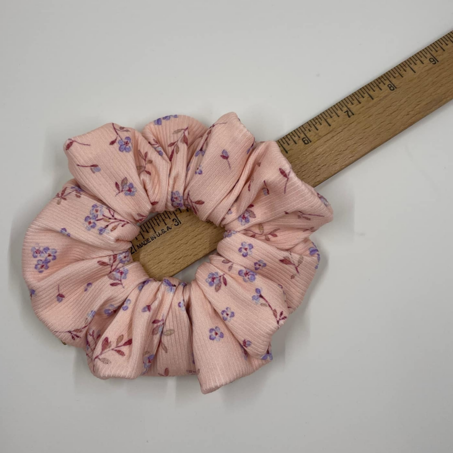THE VIOLETS ON PINK HAIR SCRUNCHIE