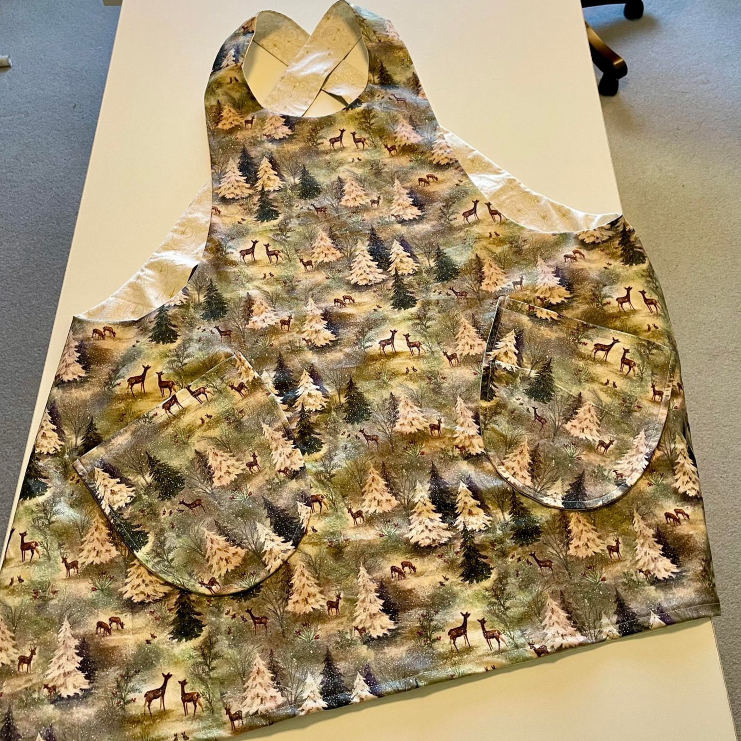 THE WOODLAND CHRISTMAS REVERSIBLE APRON